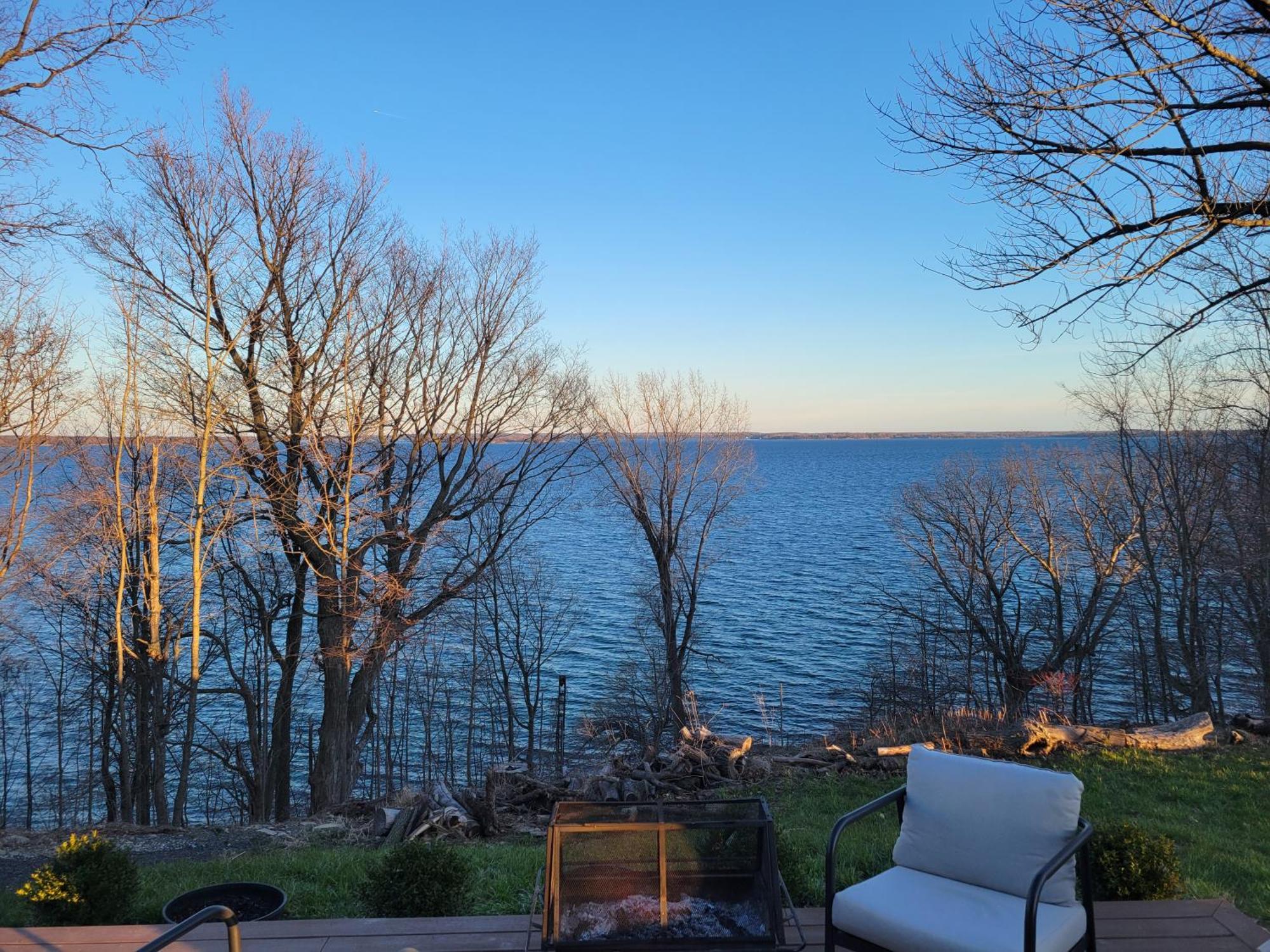 Unique Waterfront House With Private Holiday home