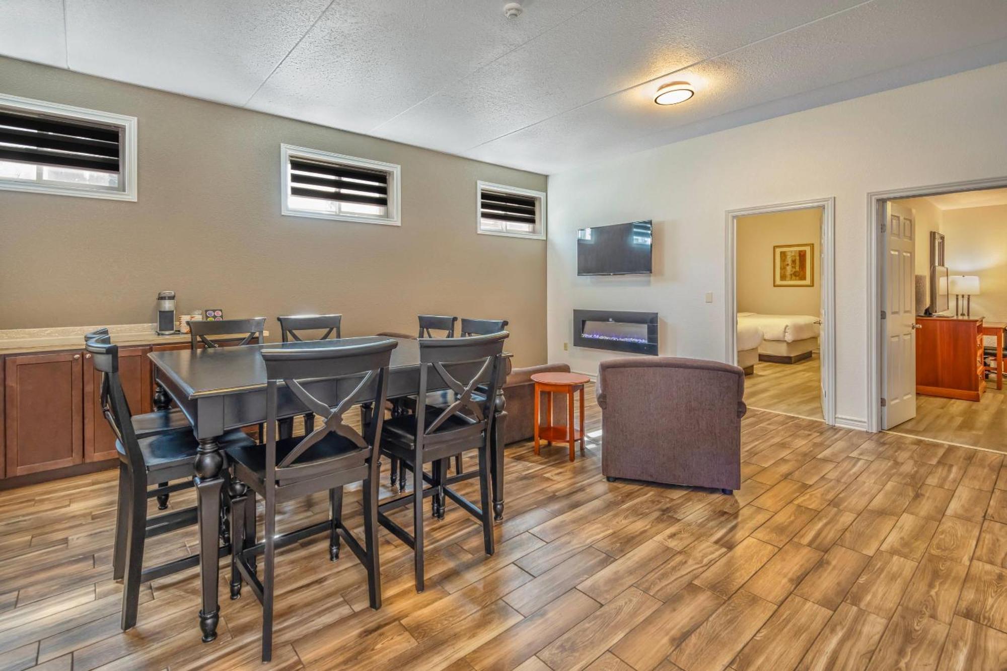Comfort & Thousand Islands Harbour District Hotel Gananoque