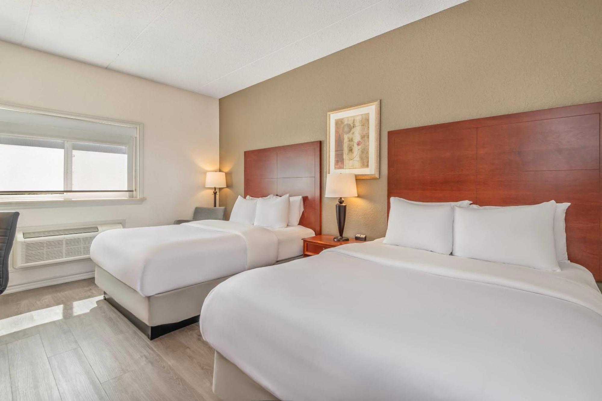 Hotel Comfort & Thousand Islands Harbour District Gananoque
