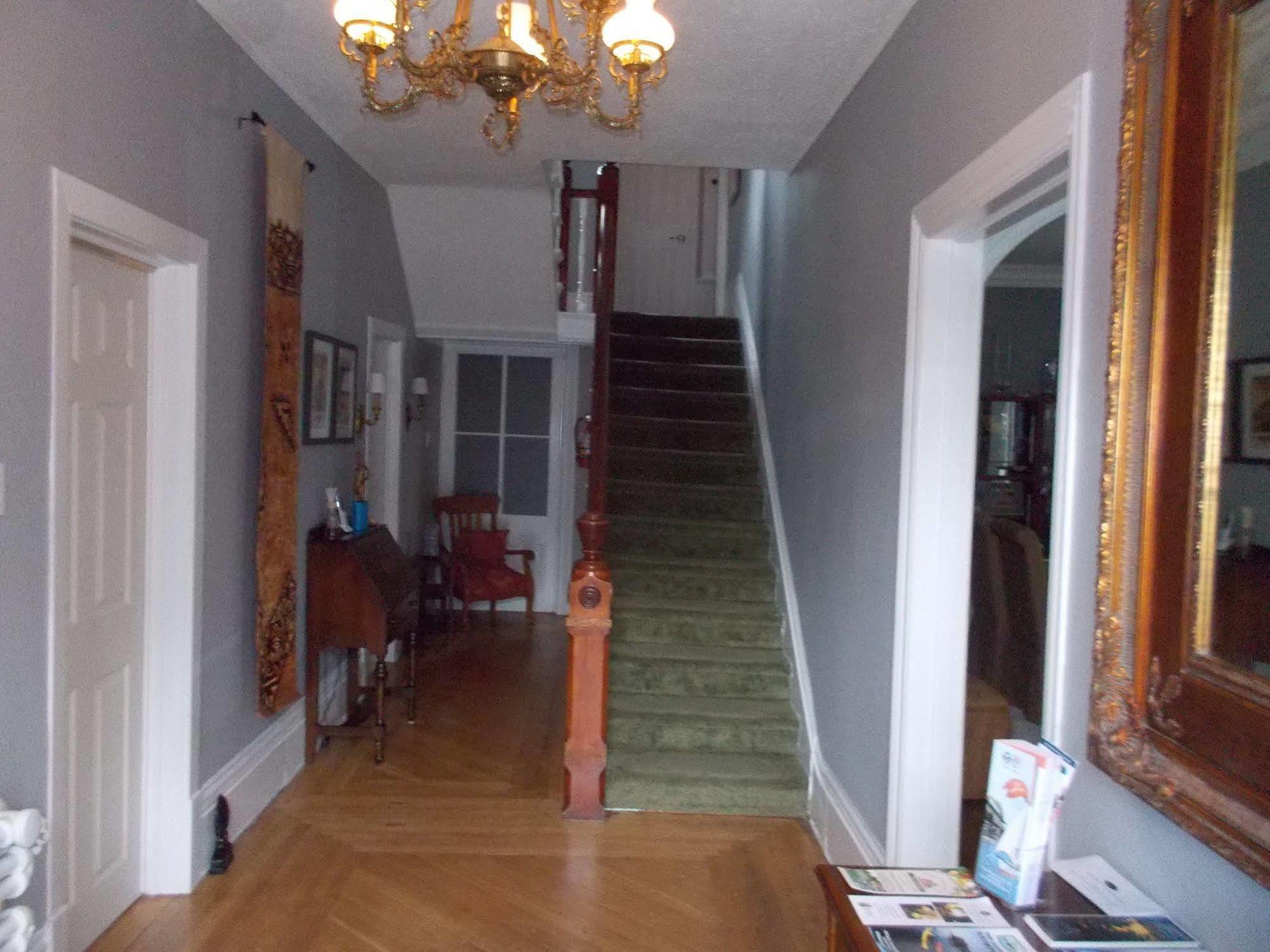 Seaway Manor Bed & Breakfast Gananoque