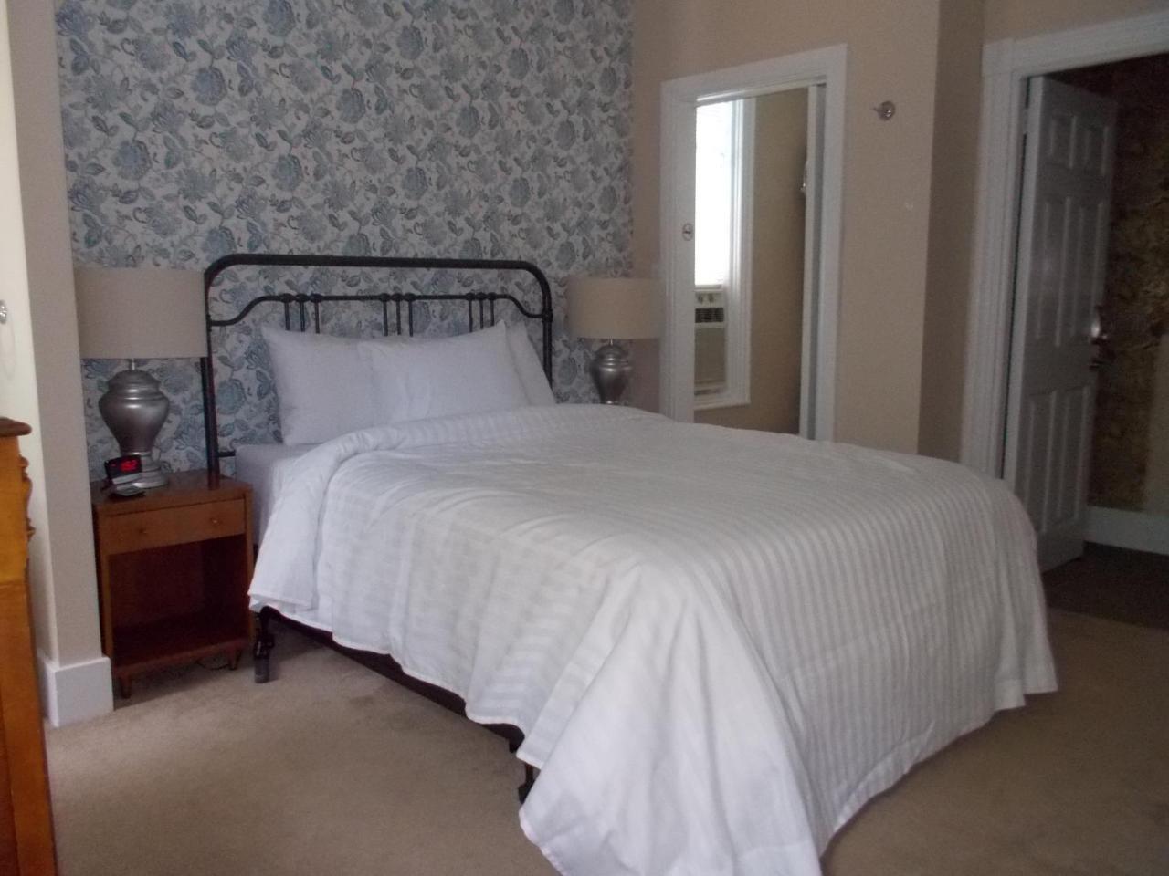 Seaway Manor Bed & Breakfast