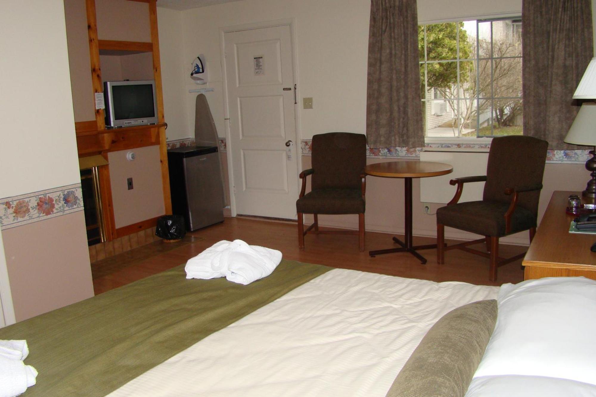 Colonial Resort-1000islands Gananoque