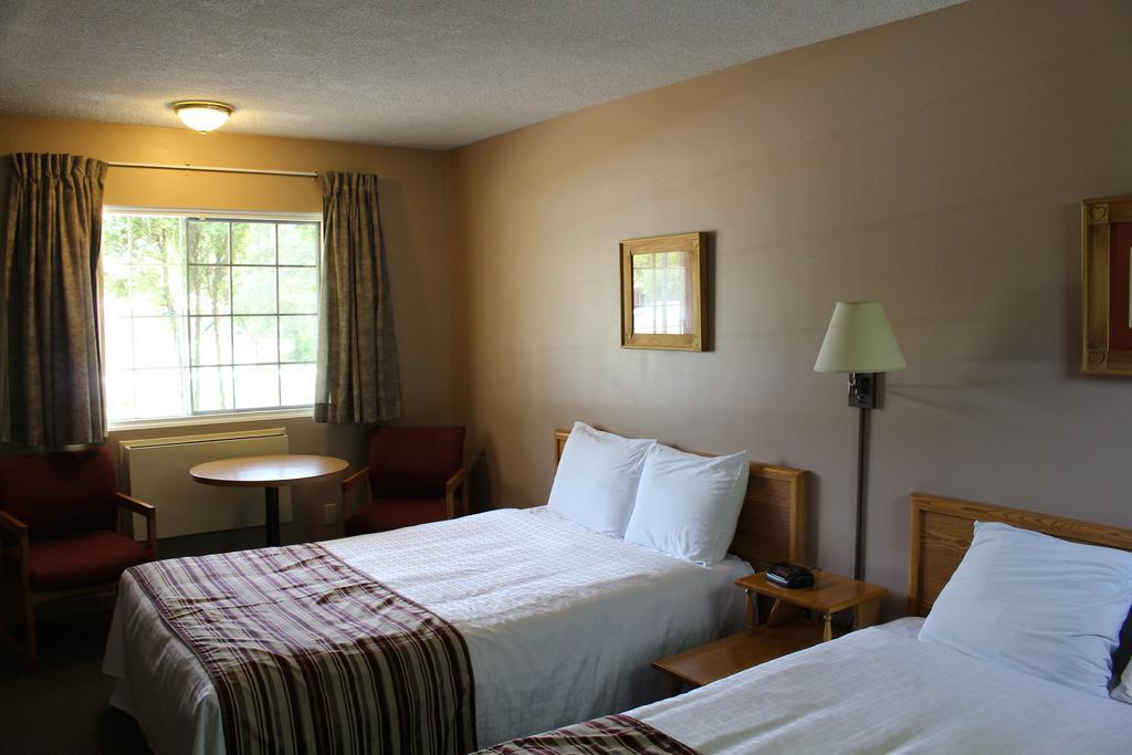 Colonial Resort-1000islands Gananoque